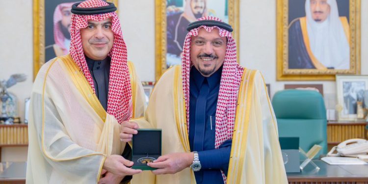 أمير القصيم يستقبل محافظ البنك المركزي لمناقشة دعم التنمية الاقتصادية والاستثمار