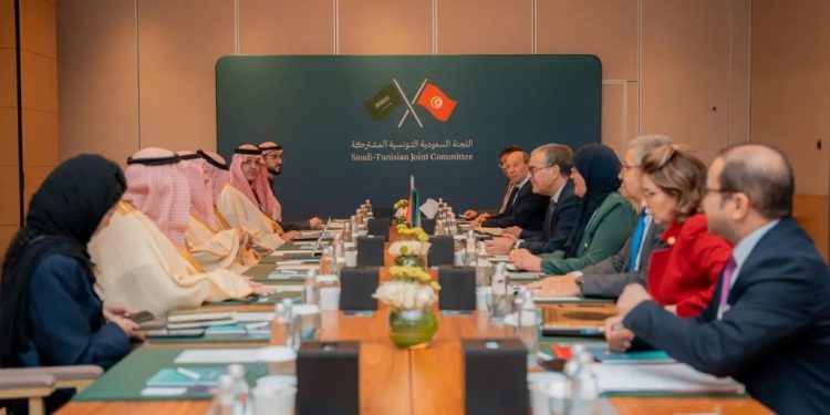 الرياض تختتم أعمال الدورة الثانية عشرة للجنة السعودية التونسية بتوقيع خمس اتفاقيات تعاون