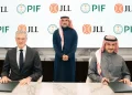 صندوق الاستثمارات العامة يبرم شراكة استراتيجية مع «جونز لانغ لاسال» لدعم نمو FMTECH