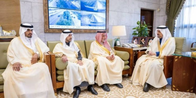 أمير الرياض يطلع على خطط تطوير الاستثمار للغرفة التجارية الصناعية بالمنطقة