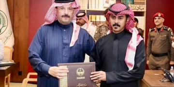 أمير منطقة عسير يُكرم الشاب خالد