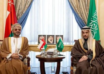 وزير الخارجية السعودي ونظيره العماني