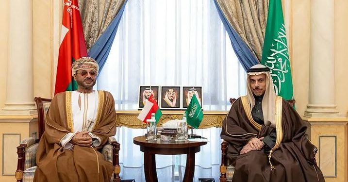وزير الخارجية السعودي ونظيره العماني