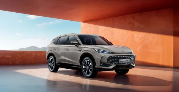 إم جي تطلق سيارة HS هايبرد بلس 2026