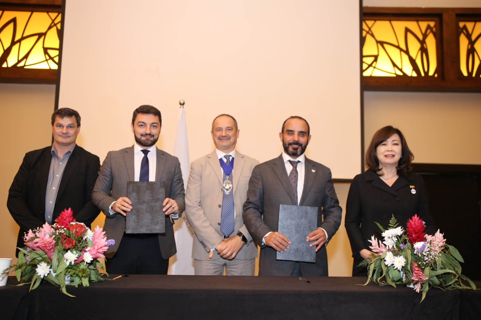 القمة العالمية لقادة العقار