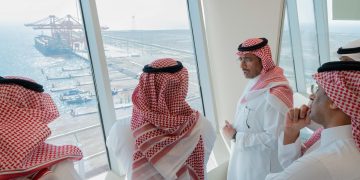 工业部长视察吉赞市基础及下游工业，并考察了该市的物流和工业设施。