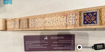 مصحف نادر يُعرض بمتحف القرآن الكريم بمكة ويكشف براعة الخط الإسلامي