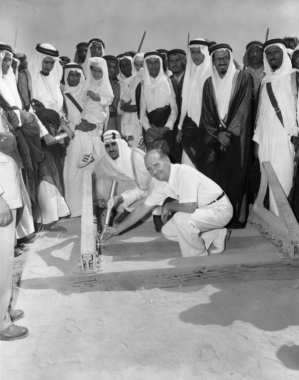 صور نادرة توثق تدشين خط قطار الرياض–الشرقية عام 1951