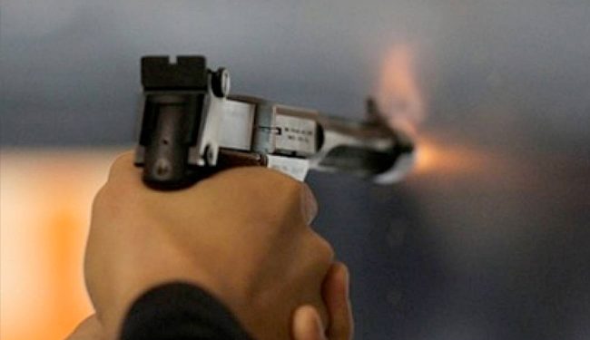 طفل يقتل والده