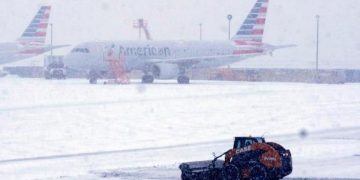 عاصفة ثلجية تربك الطيران الأمريكي.. هل تتأثر الرحلات بين السعودية وأمريكا؟