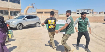 مركز الملك سلمان للإغاثة يوزع 300 سلة غذائية على الأسر النازحة في حلب
