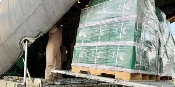 المملكة تواصل الدعم والعطاء.. وصول الطائرة الإغاثية السعودية الـ79 إلى مطار العريش لنقل مساعدات إلى غزة