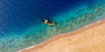 كيف تدعم اشتراطات مشغلي الشواطئ السياحة المستدامة على سواحل المملكة؟