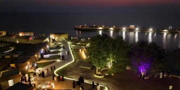 Мероприятие «Файя» на пляже Аль-Марджан в Джизане сочетает в себе культуру и развлечения.