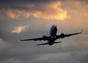 لماذا تحذر وكالة سلامة الطيران الأوروبية من التحليق فوق أجواء إيران؟