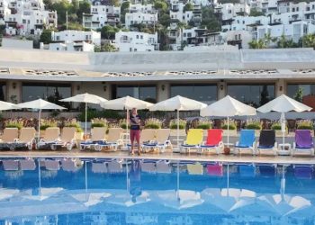 عائدات السياحة التركية تقفز لـ 65 مليار دولار في 2025