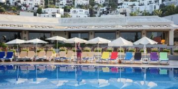 عائدات السياحة التركية تقفز لـ 65 مليار دولار في 2025