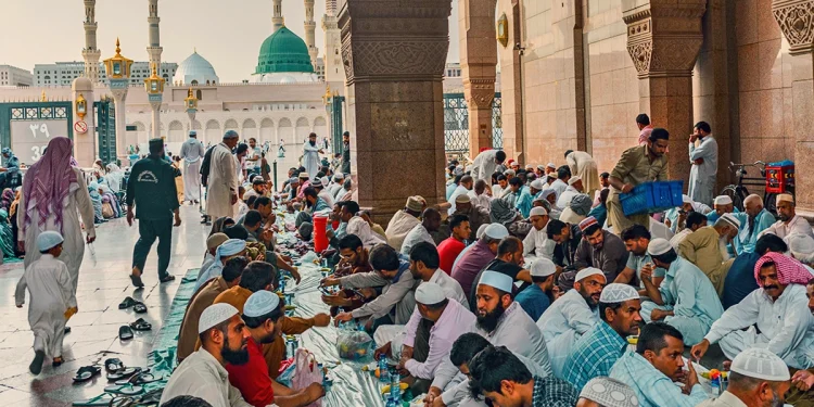 البلديات والإسكان تكثف الرقابة على المنشآت الغذائية في مكة استعدادًا لموسم رمضان والعمرة