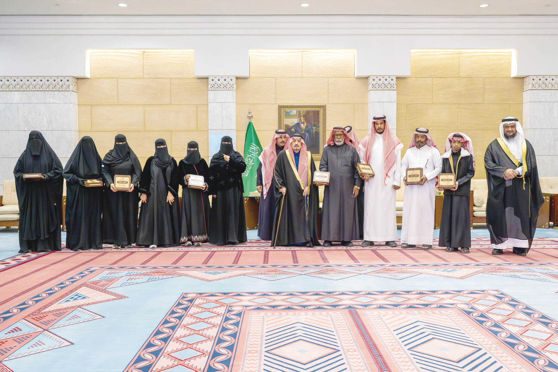 أمير منطقة الرياض يسلم وثائق تملك الوحدات السكنية للأسر المستحقة