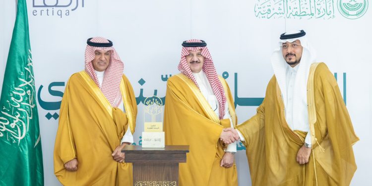 تكريم مجموعة روشن لدورها في مبادرة التمكين الرقمي وإعادة تأهيل الأجهزة التقنية