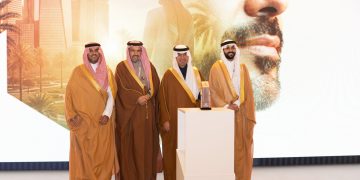 وزير البلديات والإسكان يكرّم موطن العقارية لرعايتها الماسية لمعرض ريستاتكس الرياض