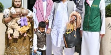 إنفاذًا لتوجيهات خادم الحرمين وولي العهد.. وصول التوأم الملتصق الباكستاني “سفيان ويوسف” إلى الرياض