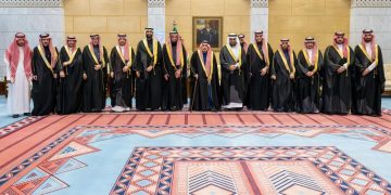 أمير منطقة الرياض يسلم وثائق تملك الوحدات السكنية للأسر المستحقة