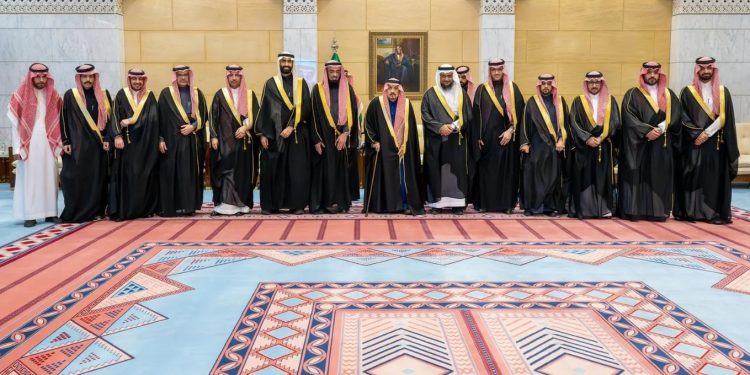 أمير منطقة الرياض يسلم وثائق تملك الوحدات السكنية للأسر المستحقة