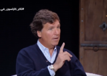 الإعلامي الأمريكي تاكر كارلسون يشيد بالسعودية