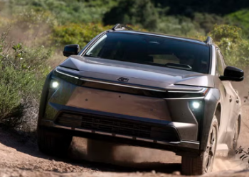 تويوتا bZ وودلاند 2026 تفاجئ السوق السعودي بتخفيضات قياسية لمنافسة السيارات الكهربائية