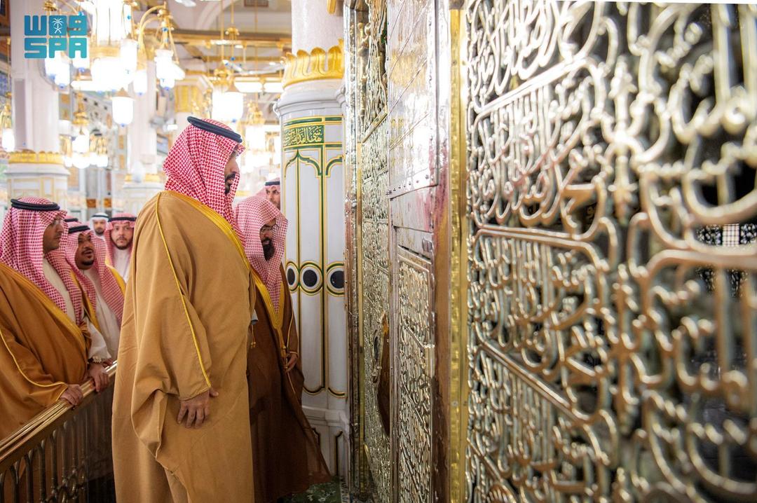 ولي العهد يزور المسجد النبوي