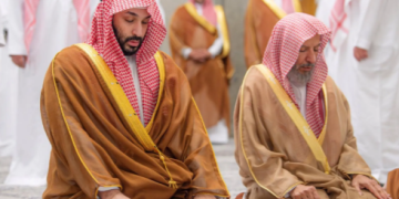 ولي العهد يزور مسجد قباء في المدينة المنورة