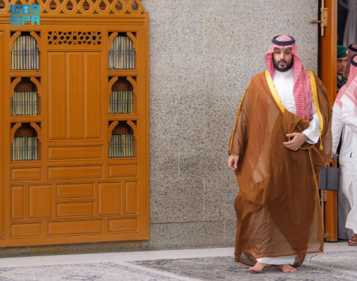 ولي العهد يزور مسجد قباء في المدينة المنورة