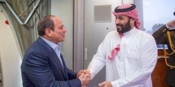 رئيس جمهورية مصر يصل إلى جدة وسمو ولي العهد في مقدمة مستقبليه