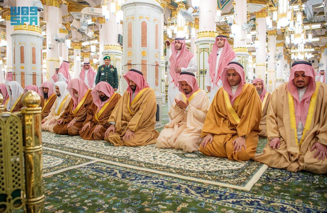 ولي العهد يزور المسجد النبوي