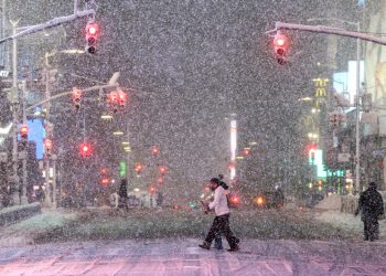 حظر التنقل وتعليق الرحلات الجوية… ماذا يحدث في نيويورك؟