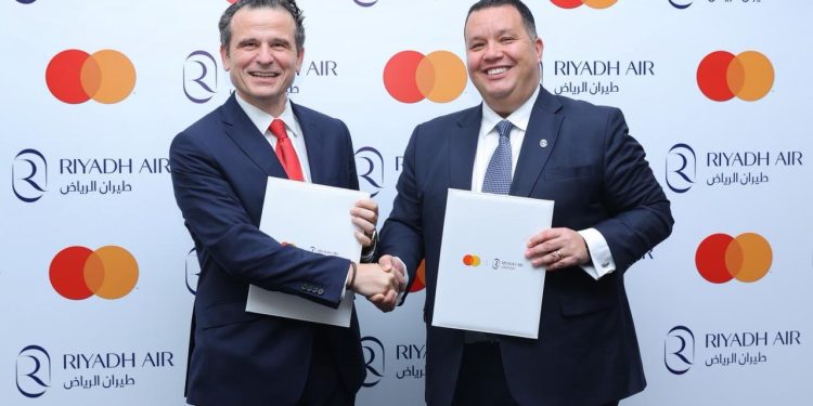 طيران الرياض وماستركارد يطلقان أول بطاقات سفر رقمية بالمنطقة