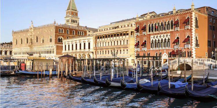 دانييلي فورسيزونز البندقية يفتح أبوابه للحجوزات