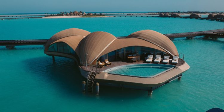 البحر الأحمر يحقق إنجازاً عالمياً بتوثيق فوربس للسفر يعززه على الخريطة السياحية