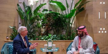 ولي العهد يجتمع مع السيناتور الأمريكي