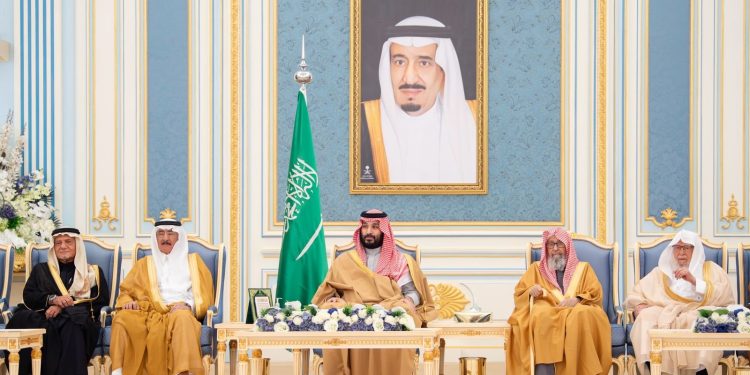 ولي العهد يستقبل المهنئين بشهر رمضان