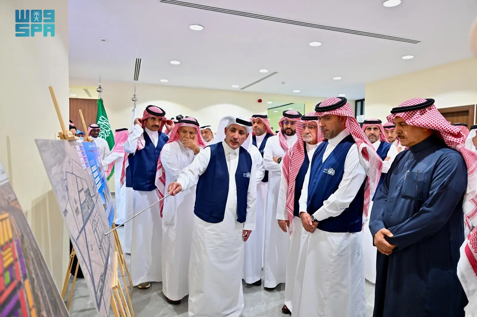 وزير البلديات والإسكان يتفقد مشاريع جدة التنموية واستثمارات بمليارات الريالات