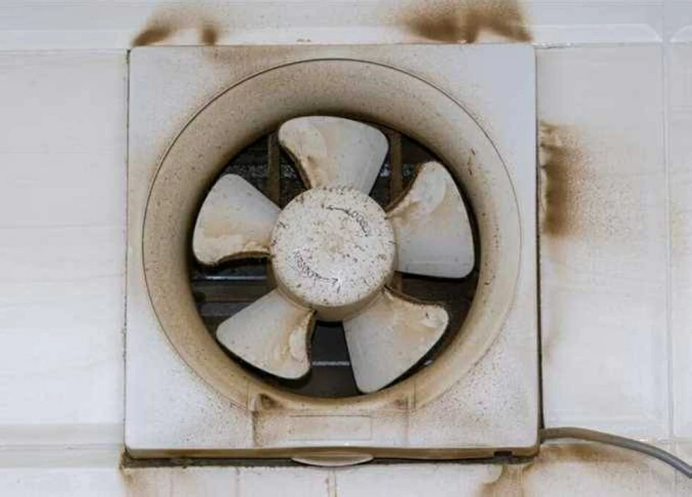 طريقة سحرية لتنظيف شفاط المطبخ من الدهون