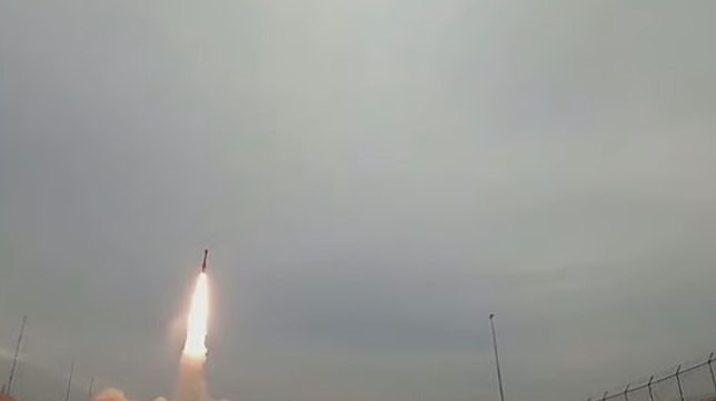 الدفاع الإماراتية تتصدى لـ 9 صواريخ باليستية 