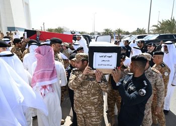 الكويت تشيع شهيدين من رجال الجيش