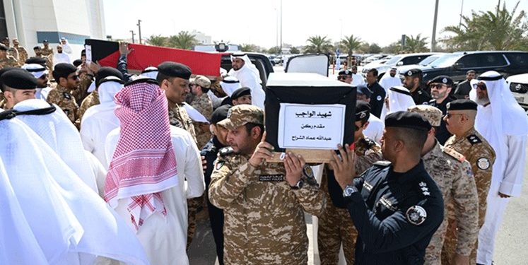 الكويت تشيع شهيدين من رجال الجيش