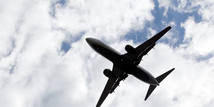 دليلك للتواصل السريع.. أهم أرقام شركات الطيران في السعودية والخليج