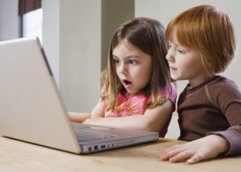 كيف تهدد مشاركة الأطفال على الإنترنت خصوصيتهم ومستقبلهم؟