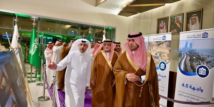 وزير البلديات والإسكان يتفقد مشاريع جدة التنموية واستثمارات بمليارات الريالات