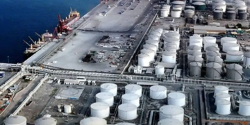 حريق في منطقة الفجيرة البترولية بالإمارات عقب اعتراض مسيرة دون إصابات